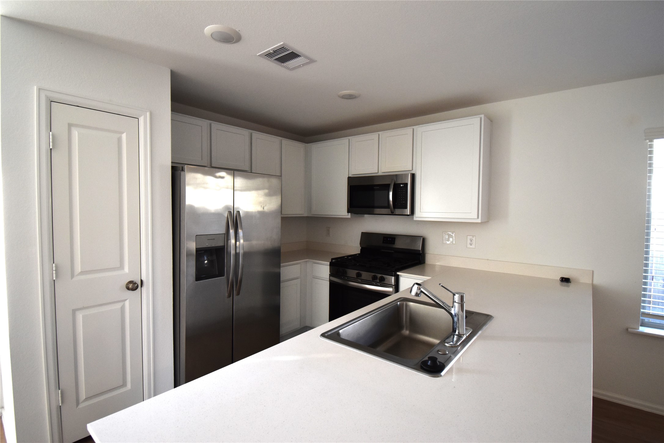 3326 Spanish Oak Lane Rosenberg, TX 77471 - Photo 6 of 24 a kitchen with a refrigerator sink and microwave