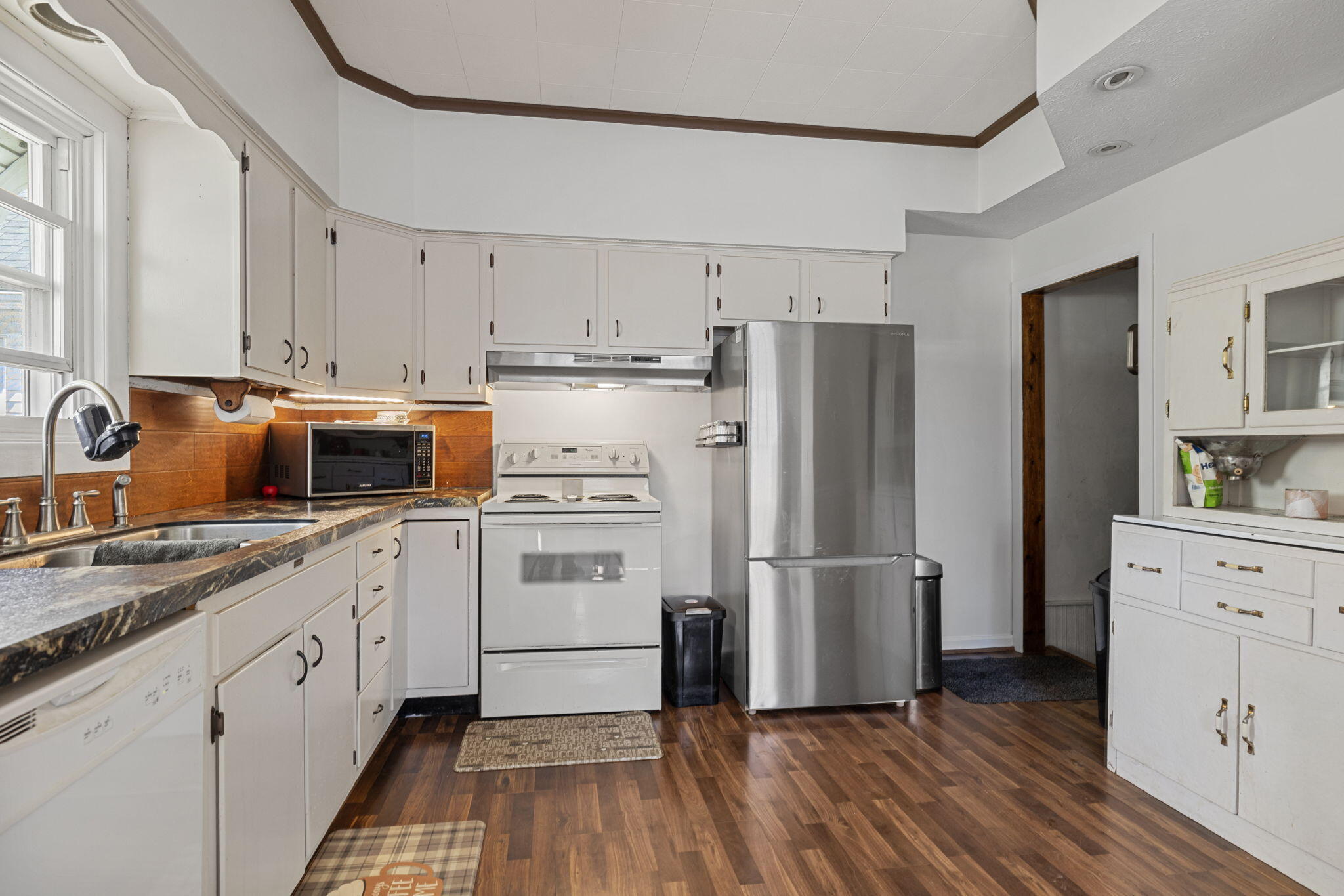 818 E Street La Porte, IN 46350 - Photo 9 of 18 2048x1365