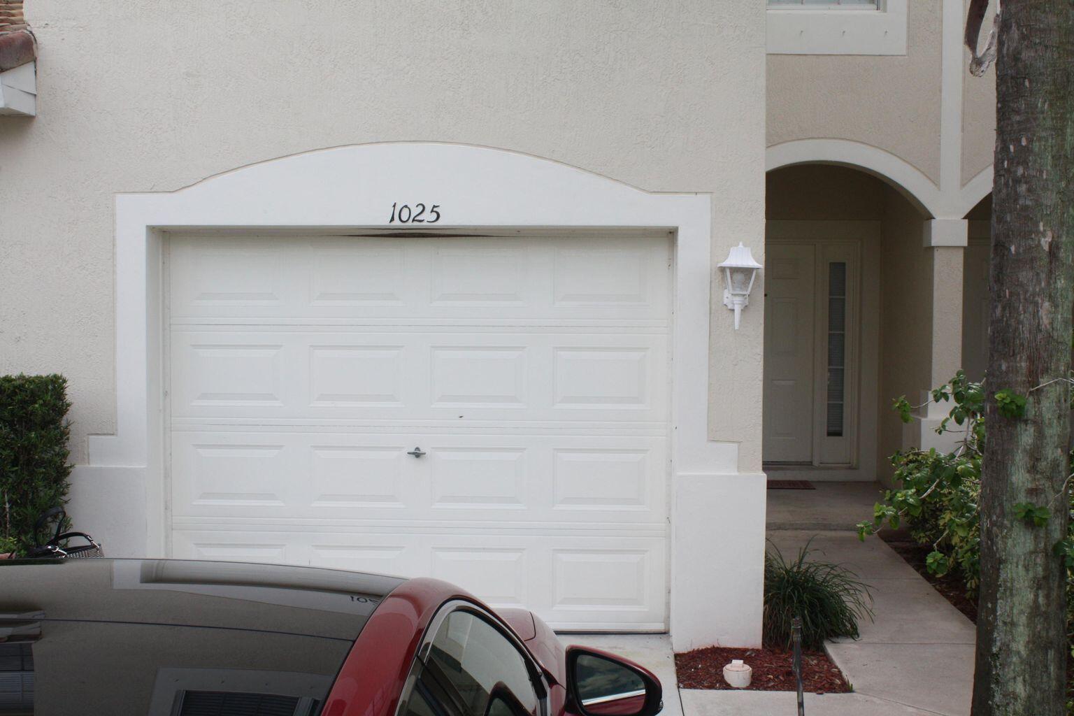 1025 Woodfield Road Greenacres, FL 33415 - Photo 2 of 10 20131024175434774516000000-o