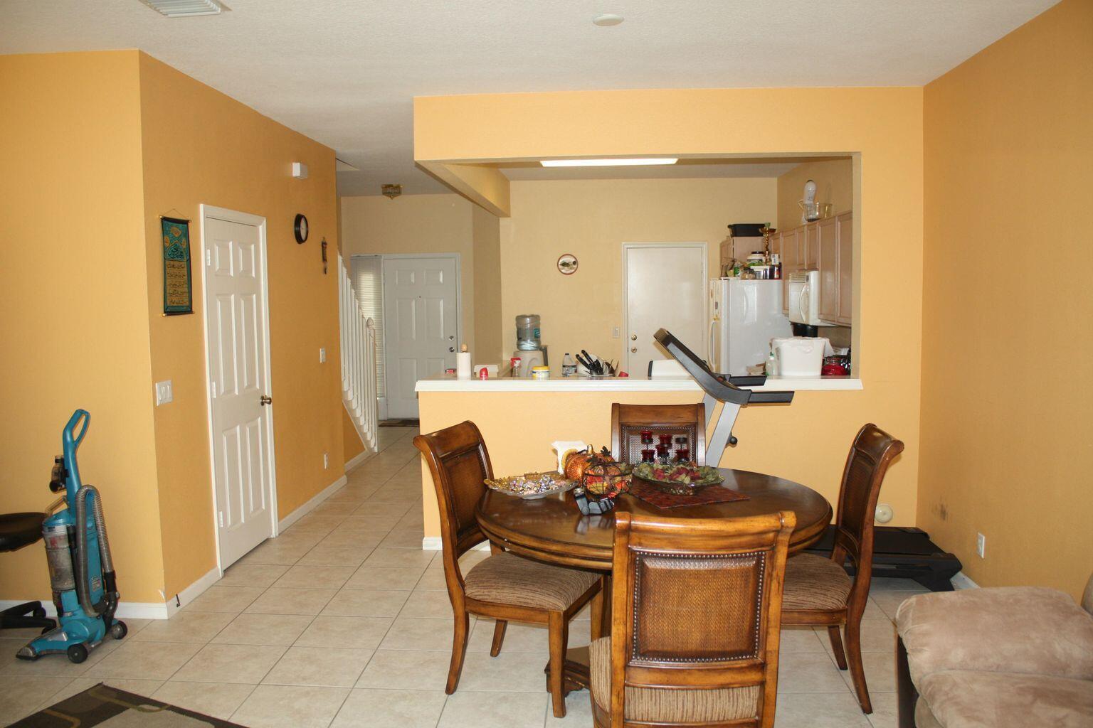 1025 Woodfield Road Greenacres, FL 33415 - Photo 3 of 10 20131024180108139477000000-o
