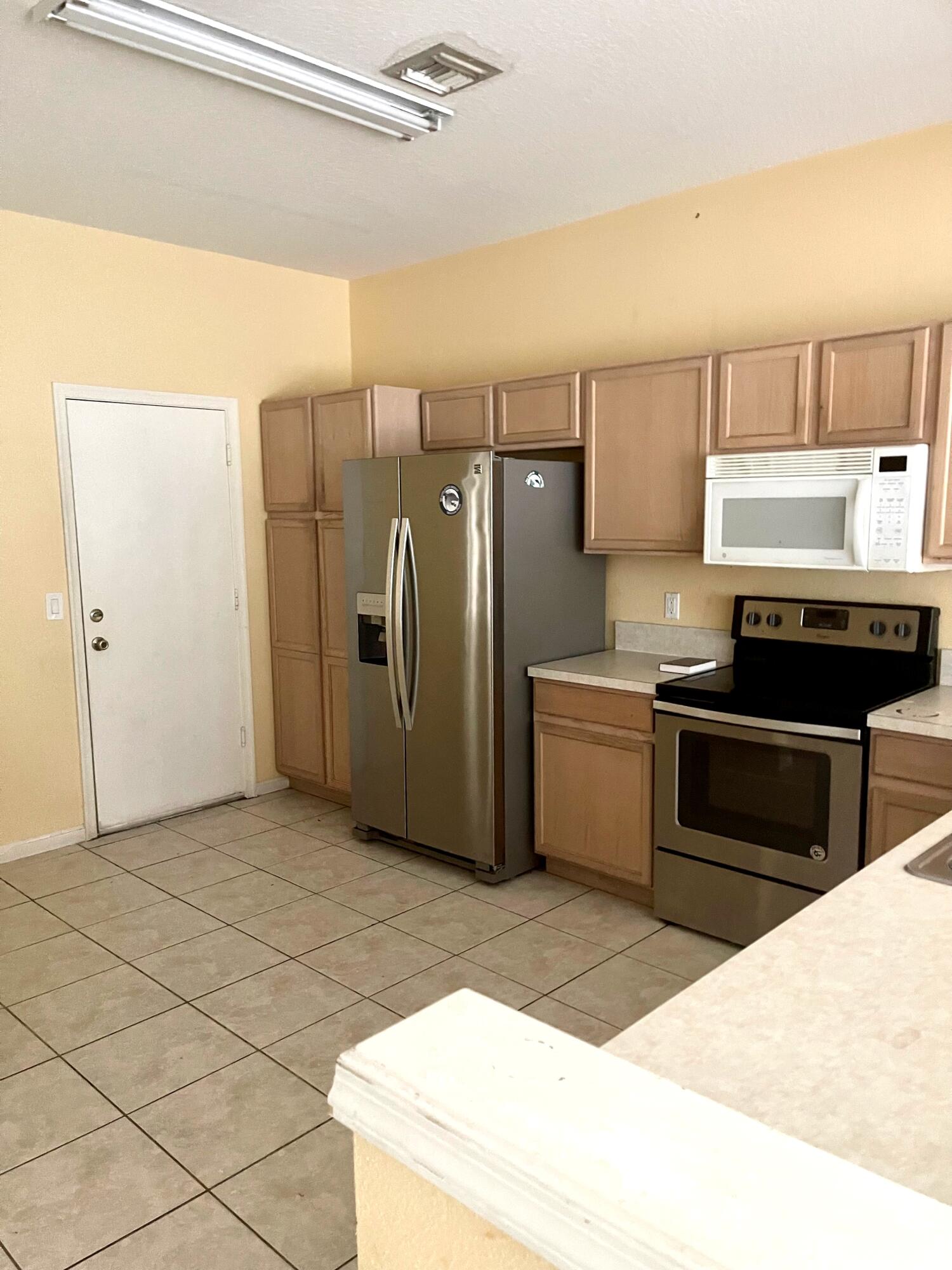 1025 Woodfield Road Greenacres, FL 33415 - Photo 4 of 10 IMG_8052