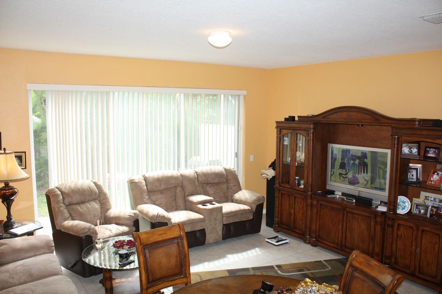 1025 Woodfield Road Greenacres, FL 33415 - Photo 7 of 10 20131024175922171492000000-o
