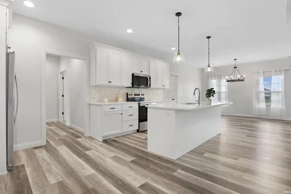 $589,900 | 3539 Sand Drive, Newburgh, IN 47630