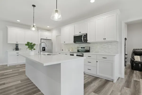 $589,900 | 3539 Sand Drive, Newburgh, IN 47630
