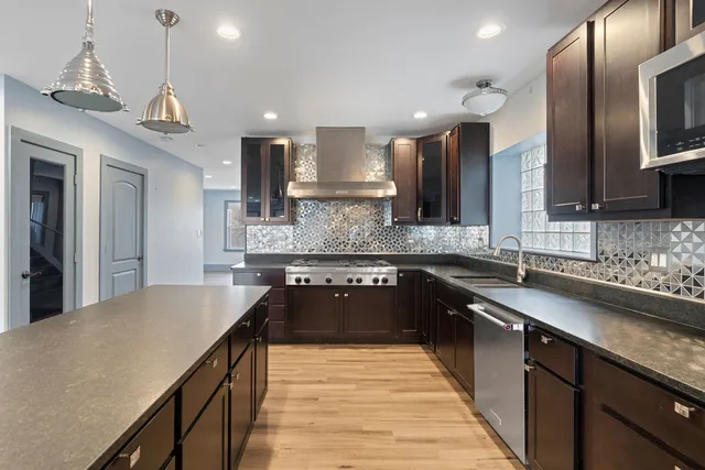 $554,900 | 2115 Kenilworth Avenue, Berwyn, IL 60402