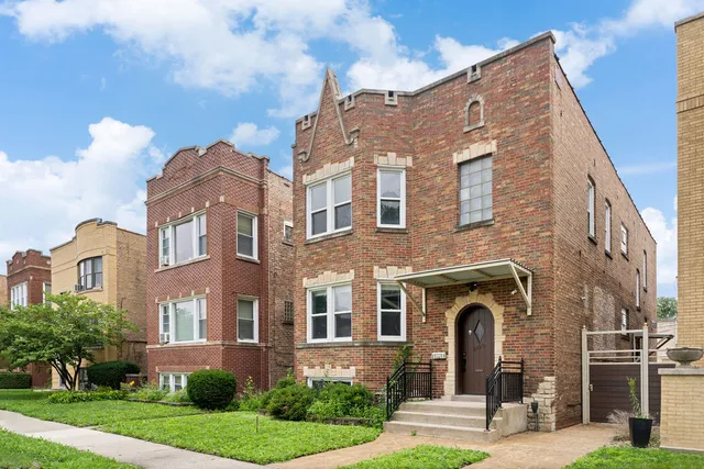 $554,900 | 2115 Kenilworth Avenue, Berwyn, IL 60402