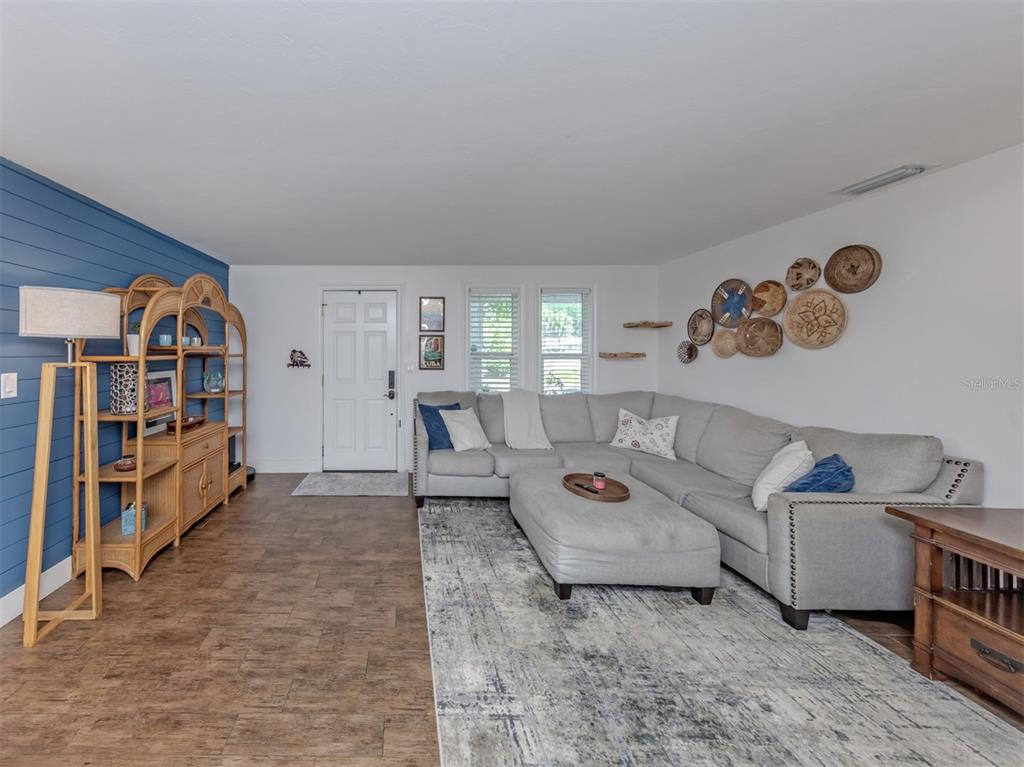 381 Falkland Road Venice, FL 34293 - Photo 7 of 41