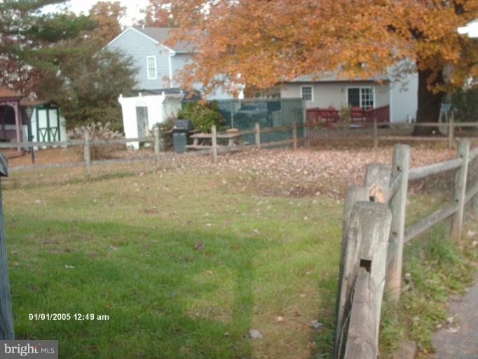 12 Commerce Street Taneytown, MD 21787 - Photo 15 of 21 a backyard of a house with seating space