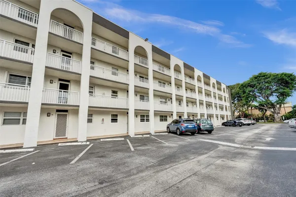 $2,600 | 1541 South Ocean Boulevard, Unit 309, Pompano Beach, FL 33062