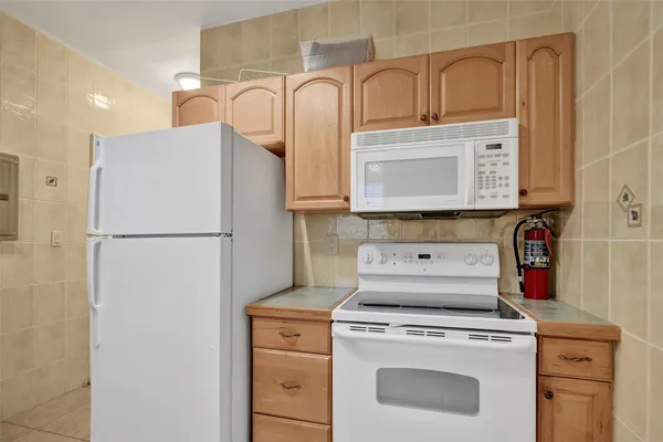 $2,600 | 1541 South Ocean Boulevard, Unit 309, Pompano Beach, FL 33062