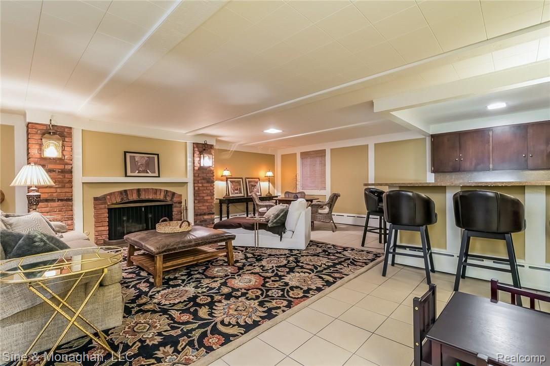 76 Lothrop Road Grosse Pointe, MI 48236 - Photo 25 of 70 027-Family_Room-5209770-medium.jpg
