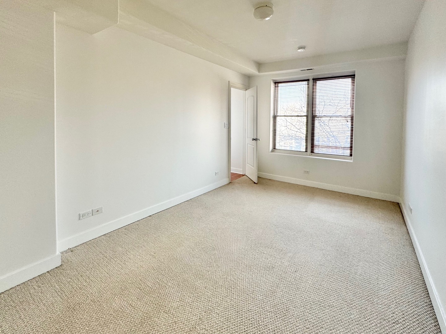 4335 West Irving Park Road, Unit 102 Chicago, IL 60641 - Photo 11 of 18