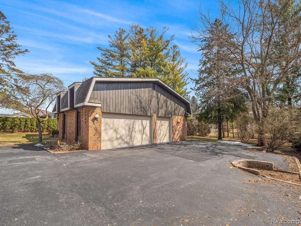 2880 Walnut Lake Road West Bloomfield, MI 48323 - Photo 25 of 30