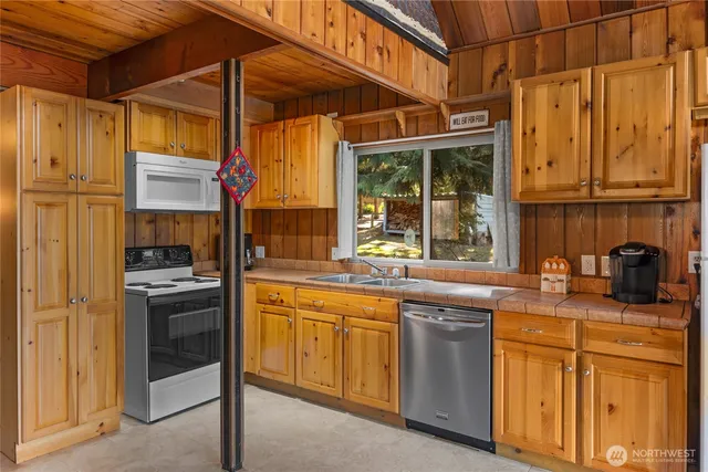 $830,000 | 31408 79th Drive Northwest, Stanwood, WA 98292