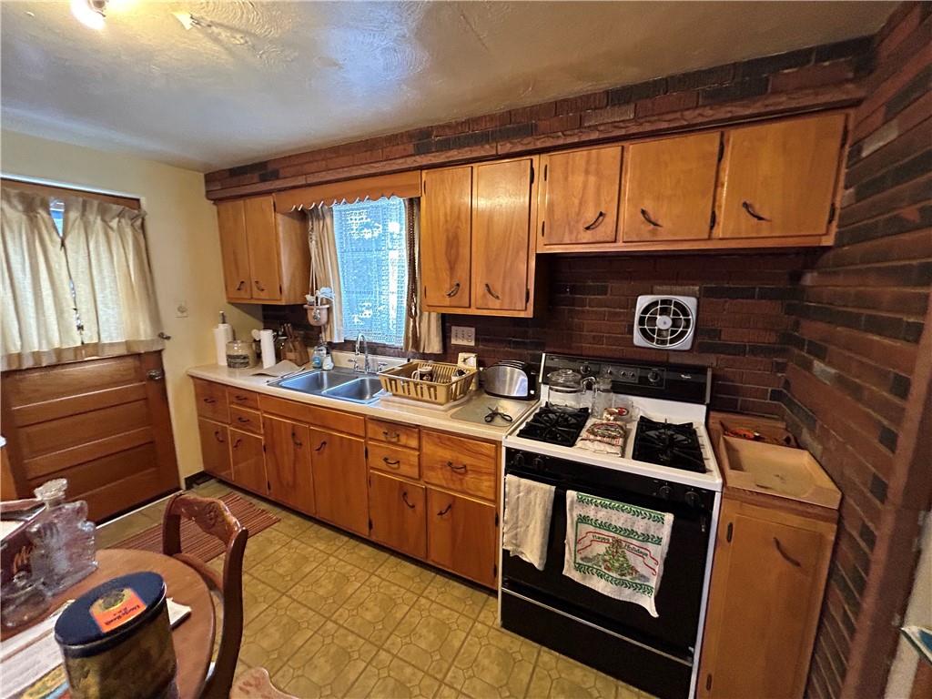 3931 Frederick Street Pittsburgh, PA 15227 - Photo 9 of 27