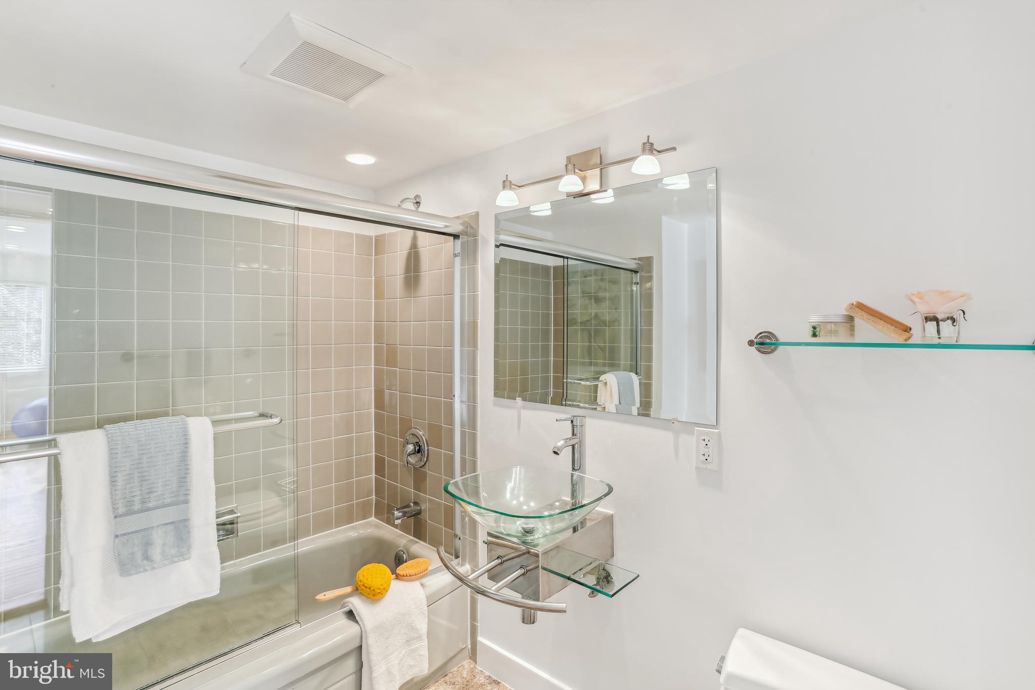 8011 Glenmore Spring Road Bethesda, MD 20817 - Photo 14 of 45