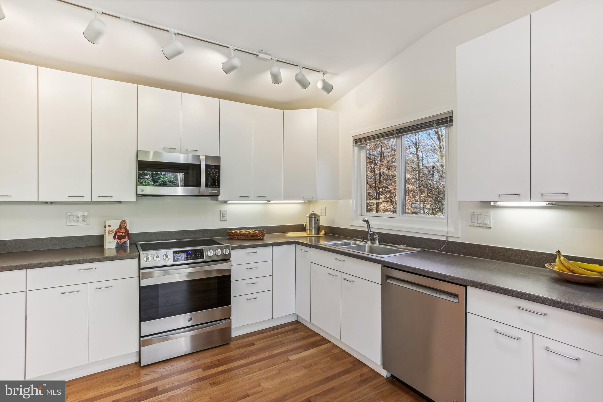 8011 Glenmore Spring Road Bethesda, MD 20817 - Photo 24 of 45