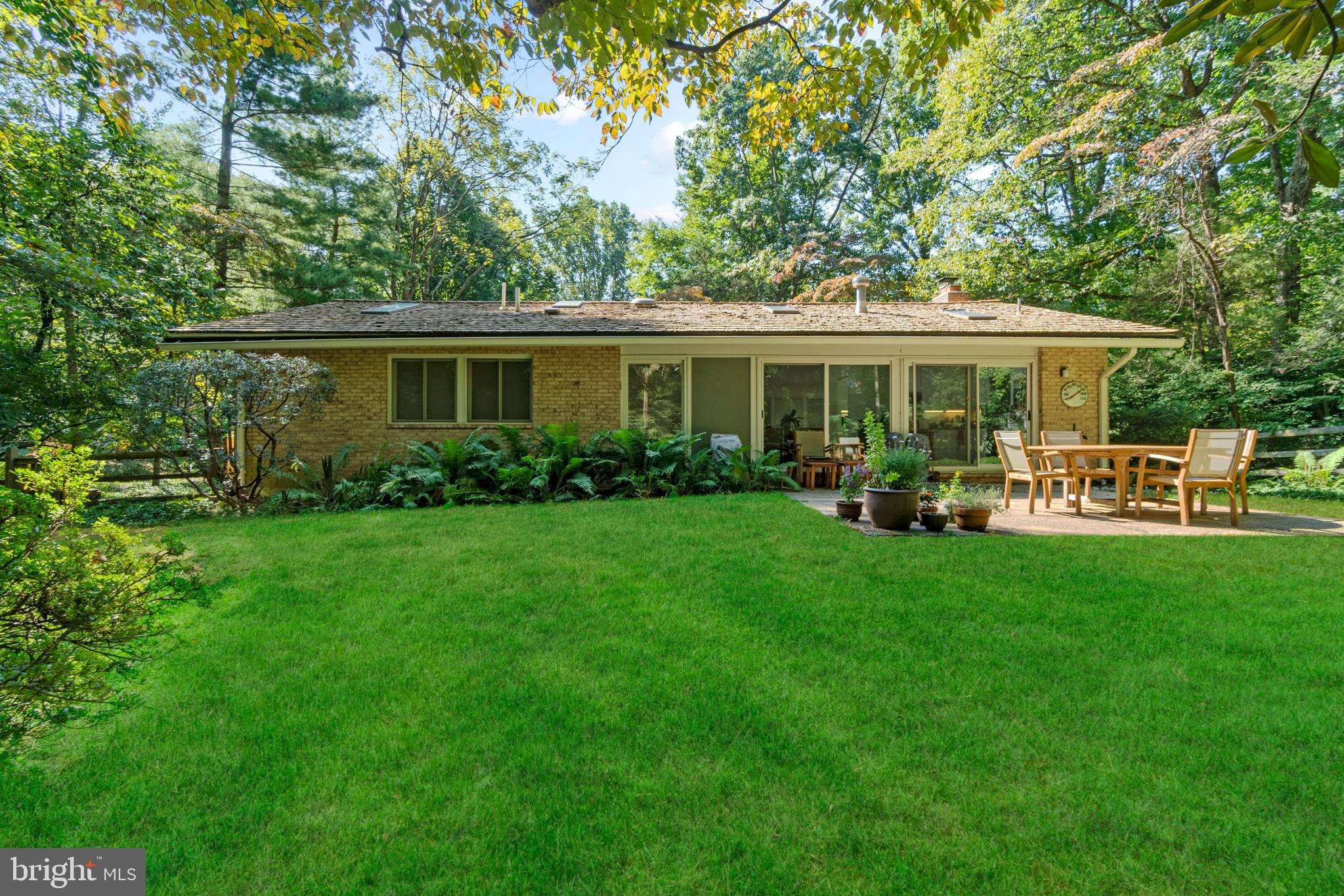 8011 Glenmore Spring Road Bethesda, MD 20817 - Photo 37 of 45