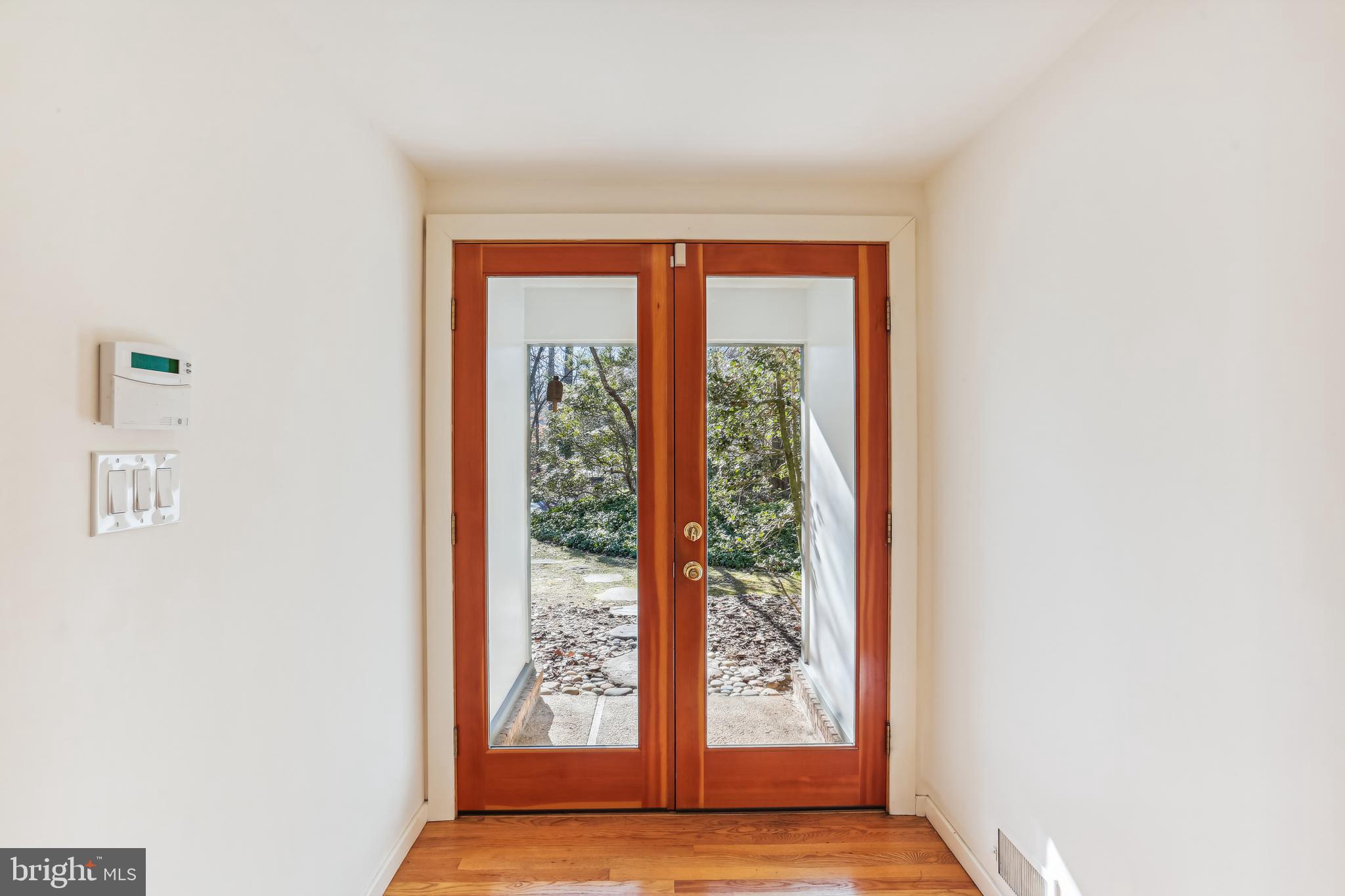 8011 Glenmore Spring Road Bethesda, MD 20817 - Photo 4 of 45