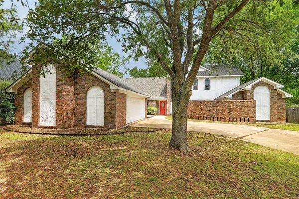 $395,000 | 2341 West Briargate Drive, Bryan, TX 77802