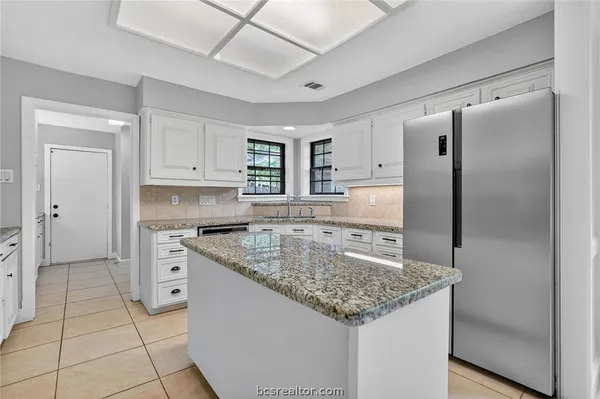 $395,000 | 2341 West Briargate Drive, Bryan, TX 77802