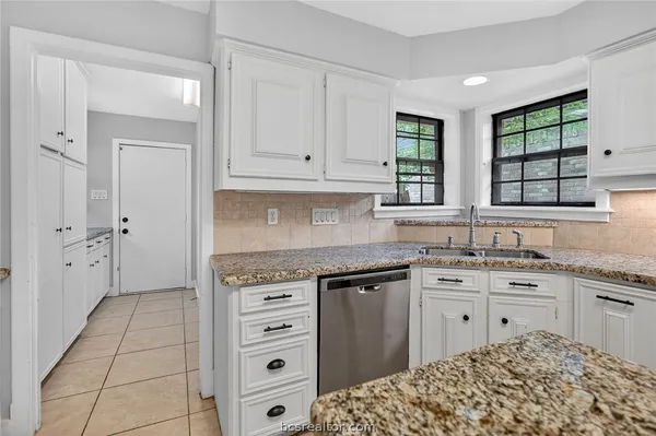 $395,000 | 2341 West Briargate Drive, Bryan, TX 77802