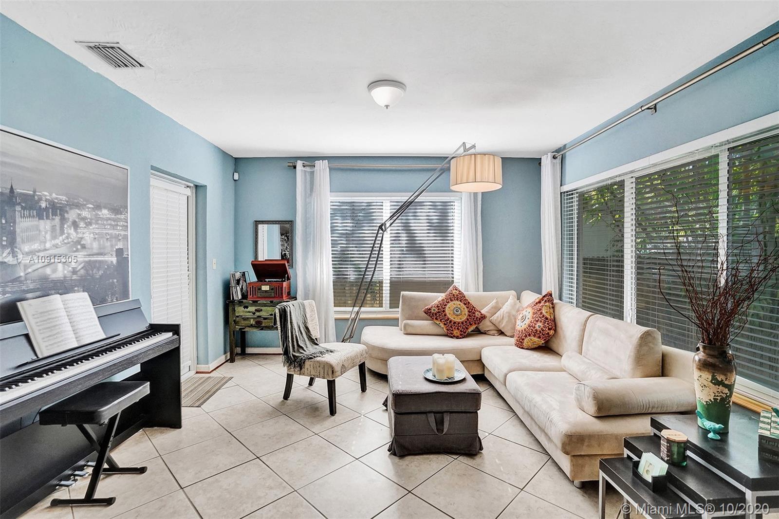 759 Northeast 87th Street Miami, FL 33138 - Photo 6 of 28 Living Room