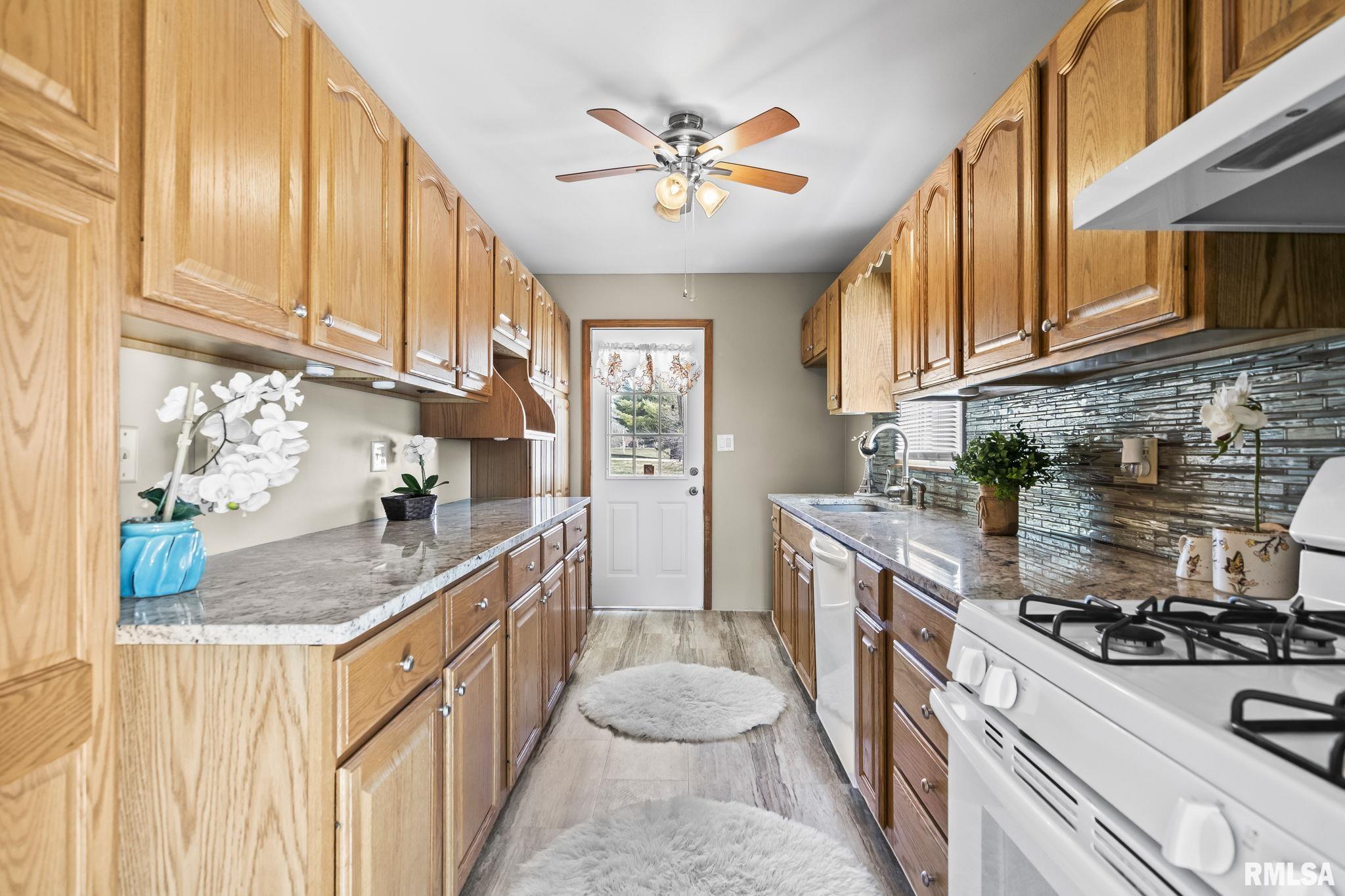 565 Paw-Paw Road Petersburg, IL 62675 - Photo 12 of 35