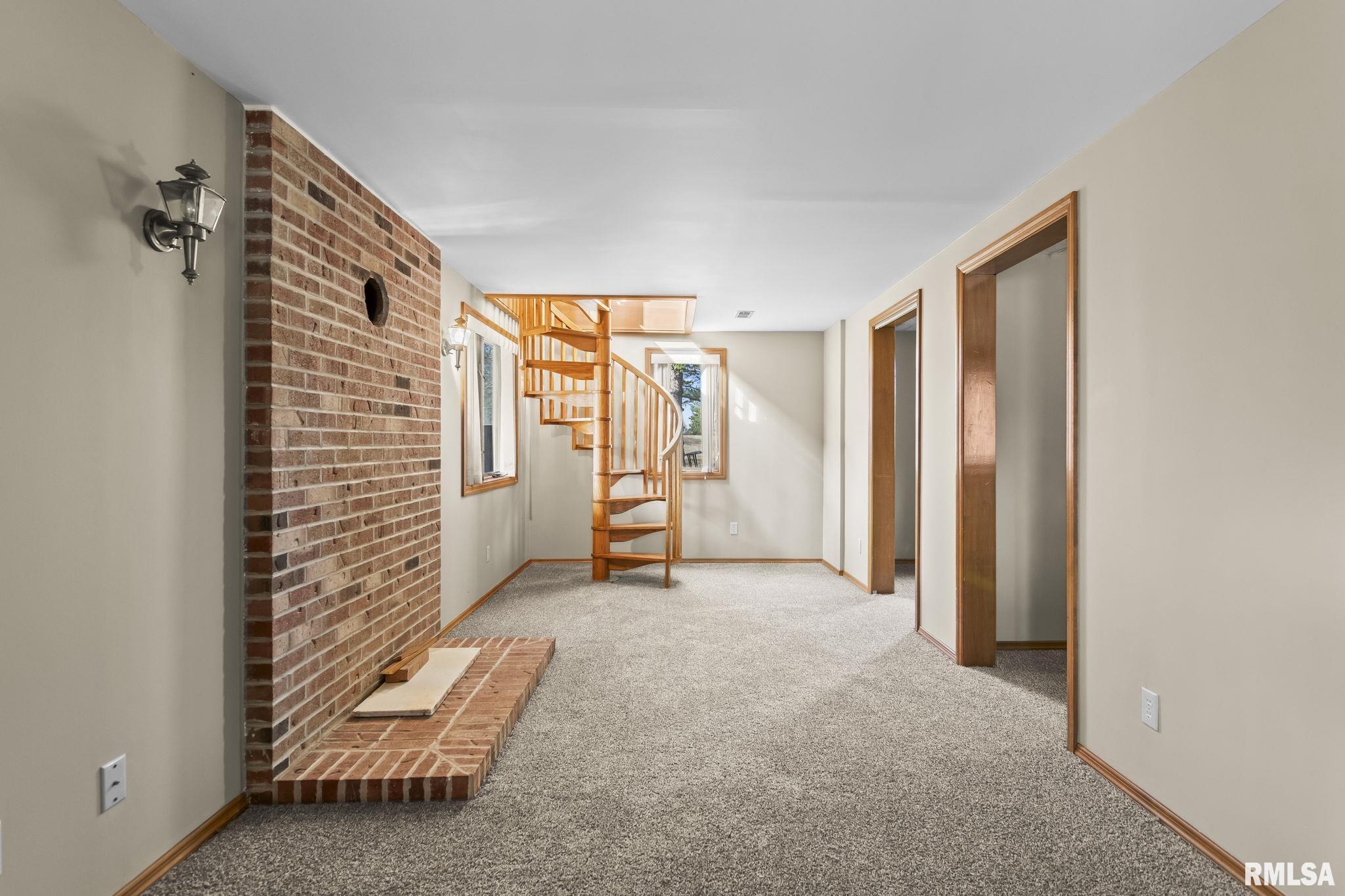 565 Paw-Paw Road Petersburg, IL 62675 - Photo 17 of 35