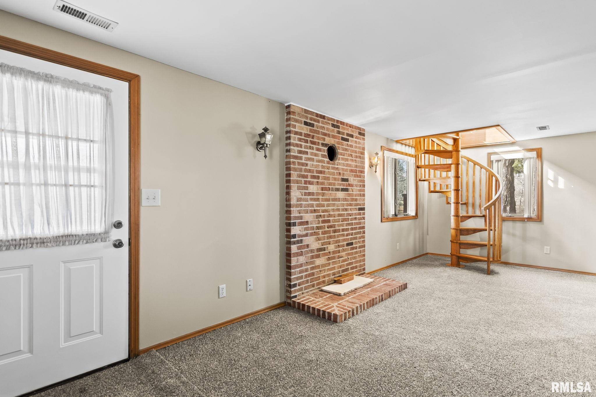 565 Paw-Paw Road Petersburg, IL 62675 - Photo 19 of 35