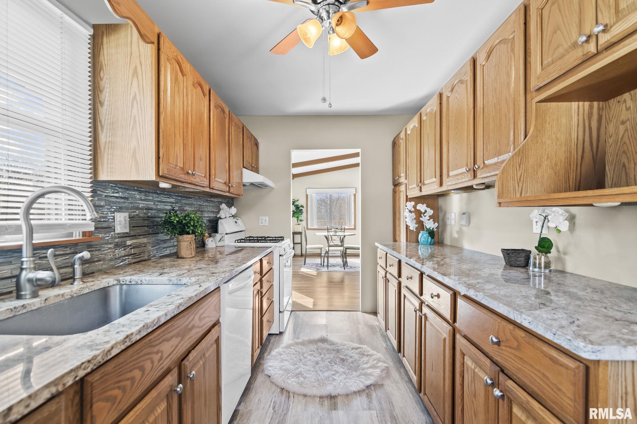 565 Paw-Paw Road Petersburg, IL 62675 - Photo 9 of 35