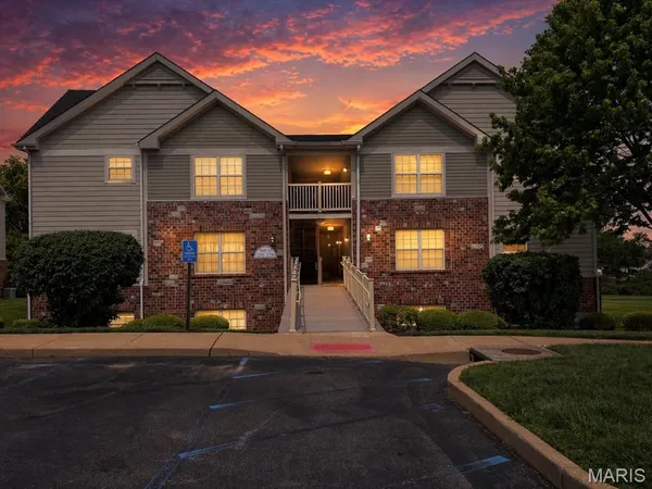 $195,000 | 1711 Piedmont Circle, Unit 101, St. Charles, MO 63304
