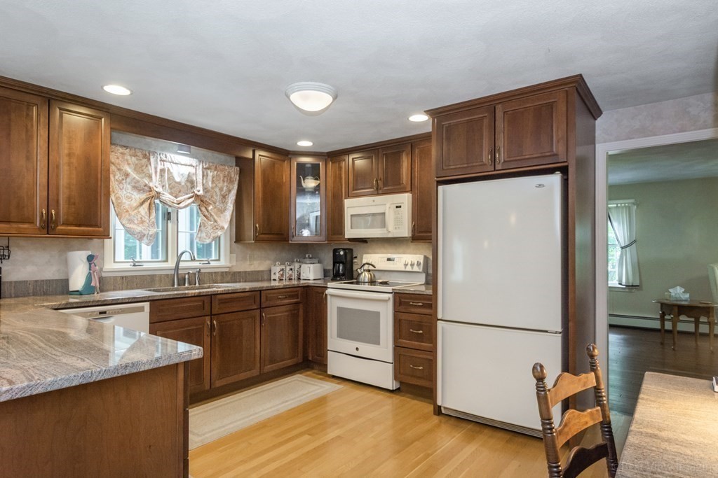 32 Squirrel Hill Road Acton, MA 01720 - Photo 6 of 27