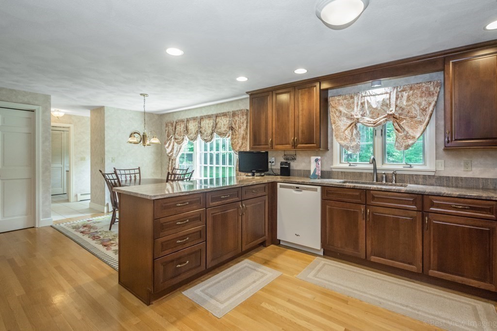 32 Squirrel Hill Road Acton, MA 01720 - Photo 7 of 27