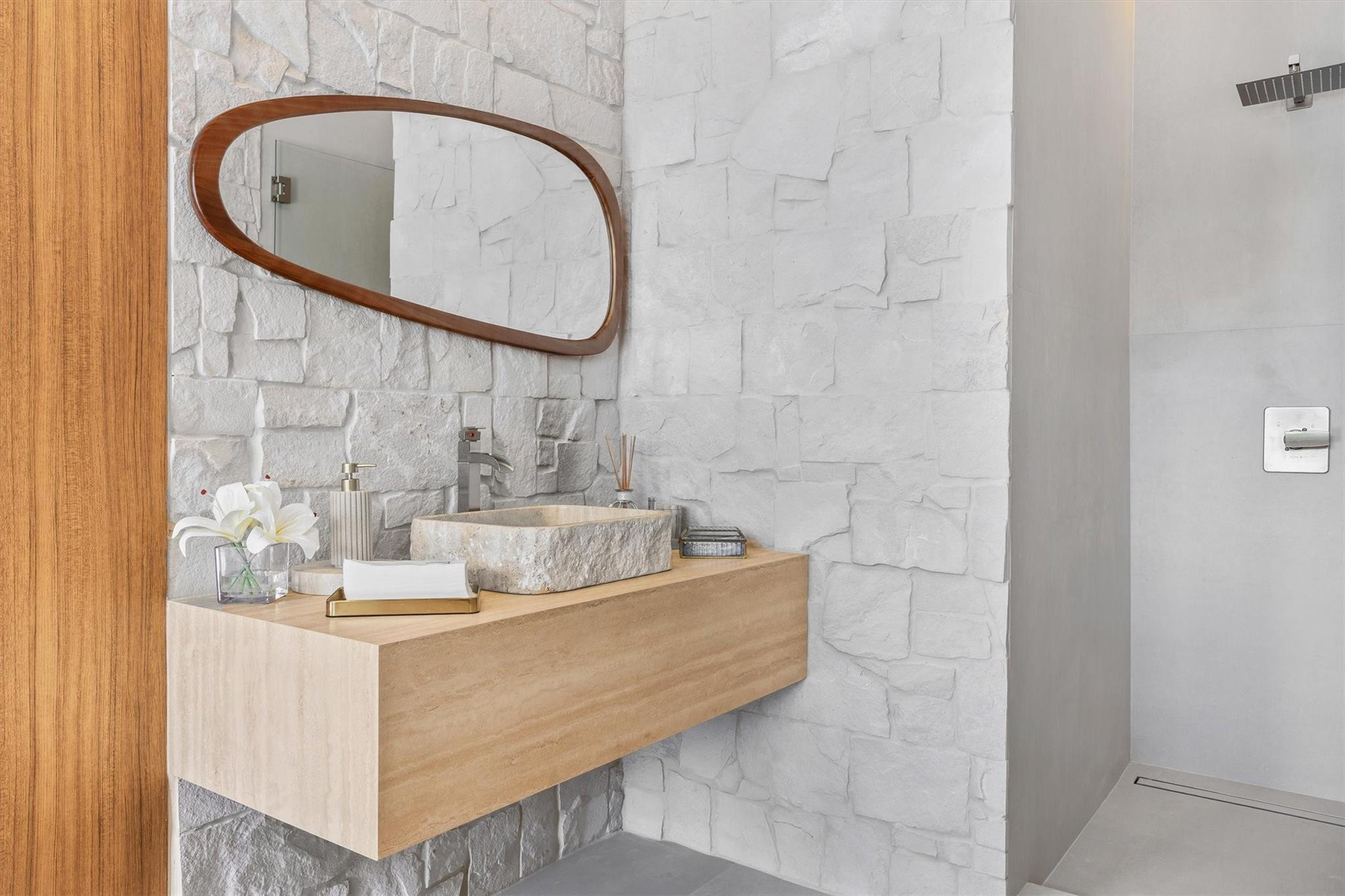 3340 Paddock Road Weston, FL 33331 - Photo 40 of 68 a bath tub sitting in a bathroom