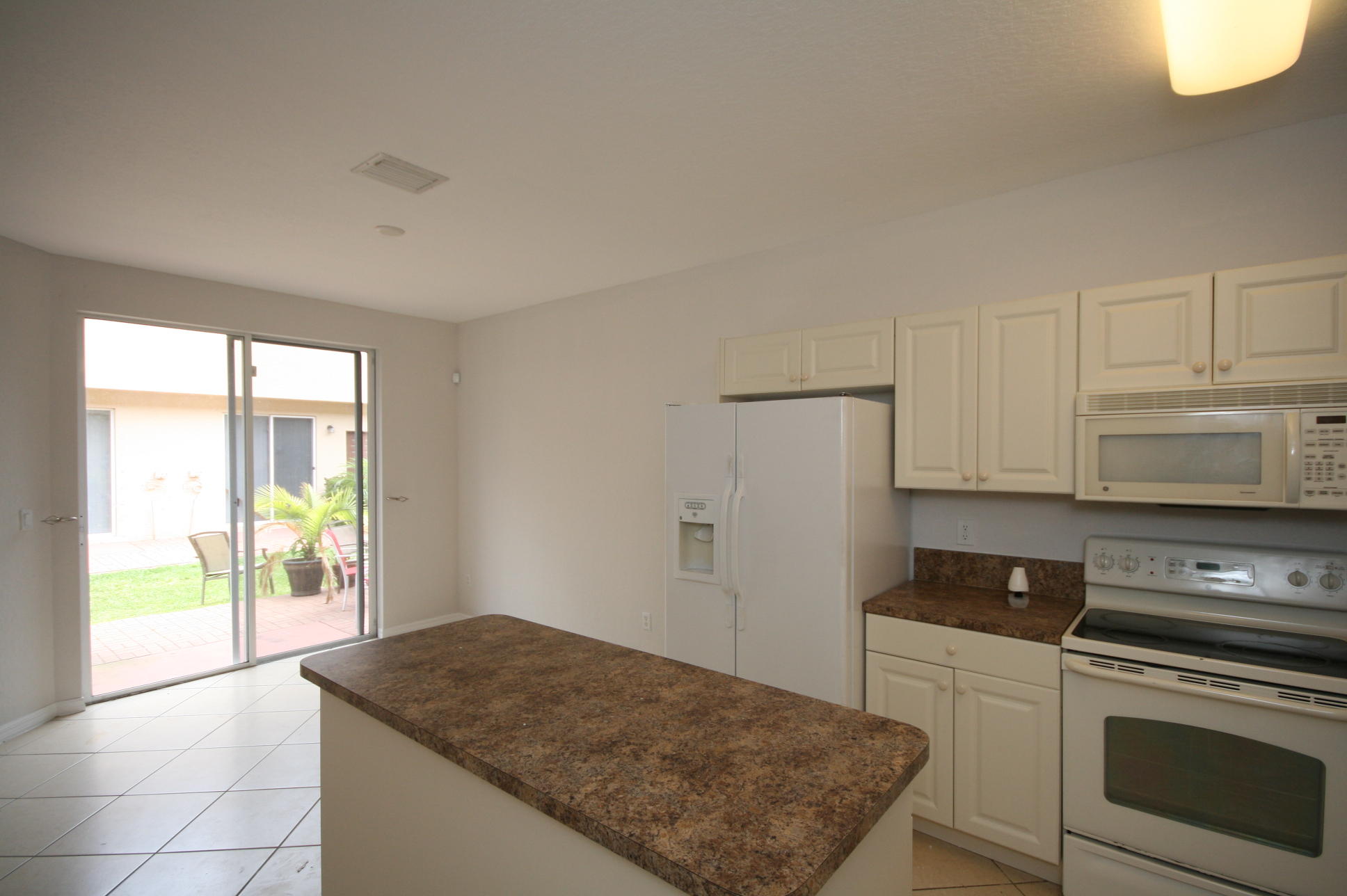 1918 Hibiscus Lane Riviera Beach, FL 33404 - Photo 8 of 14 Kitchen