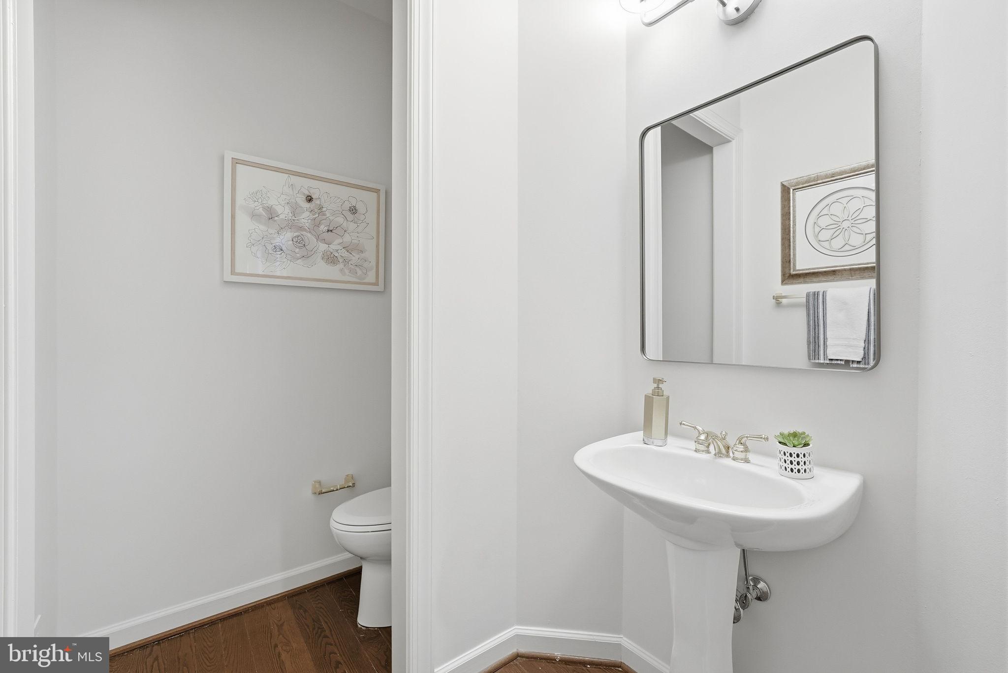 11588 Cedar Chase Road Herndon, VA 20170 - Photo 19 of 81 a bathroom with a sink toilet and a mirror