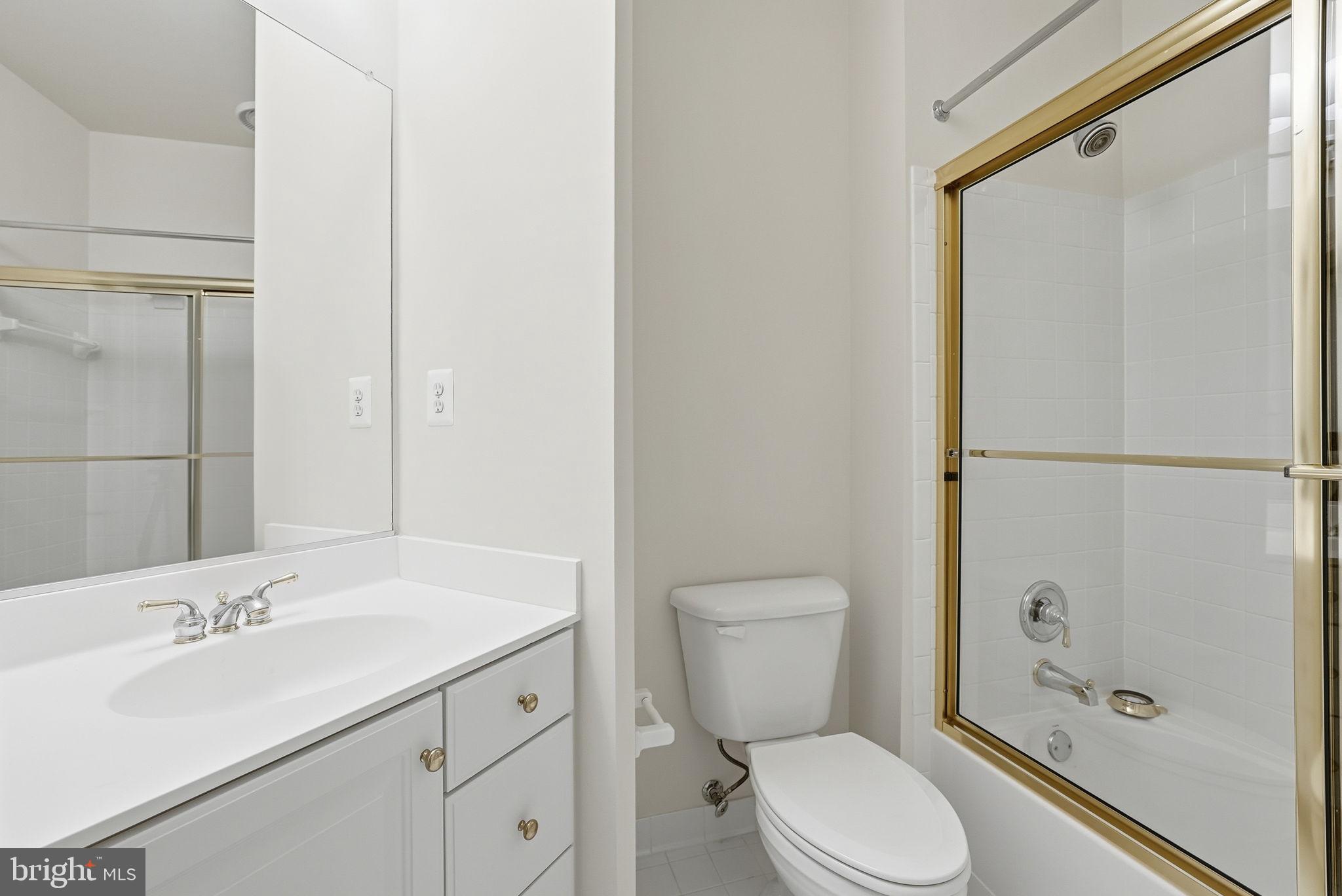 11588 Cedar Chase Road Herndon, VA 20170 - Photo 66 of 81 Bedroom 3 Attached Bath