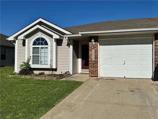 $325,000 | 1952 South Powahatan Court, Independence, MO 64057