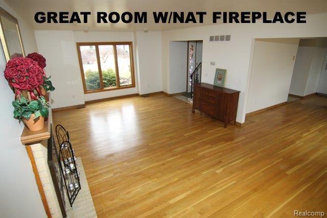 45738 Spagnuolo Road Macomb, MI 48044 - Photo 3 of 10 GREAT ROOM