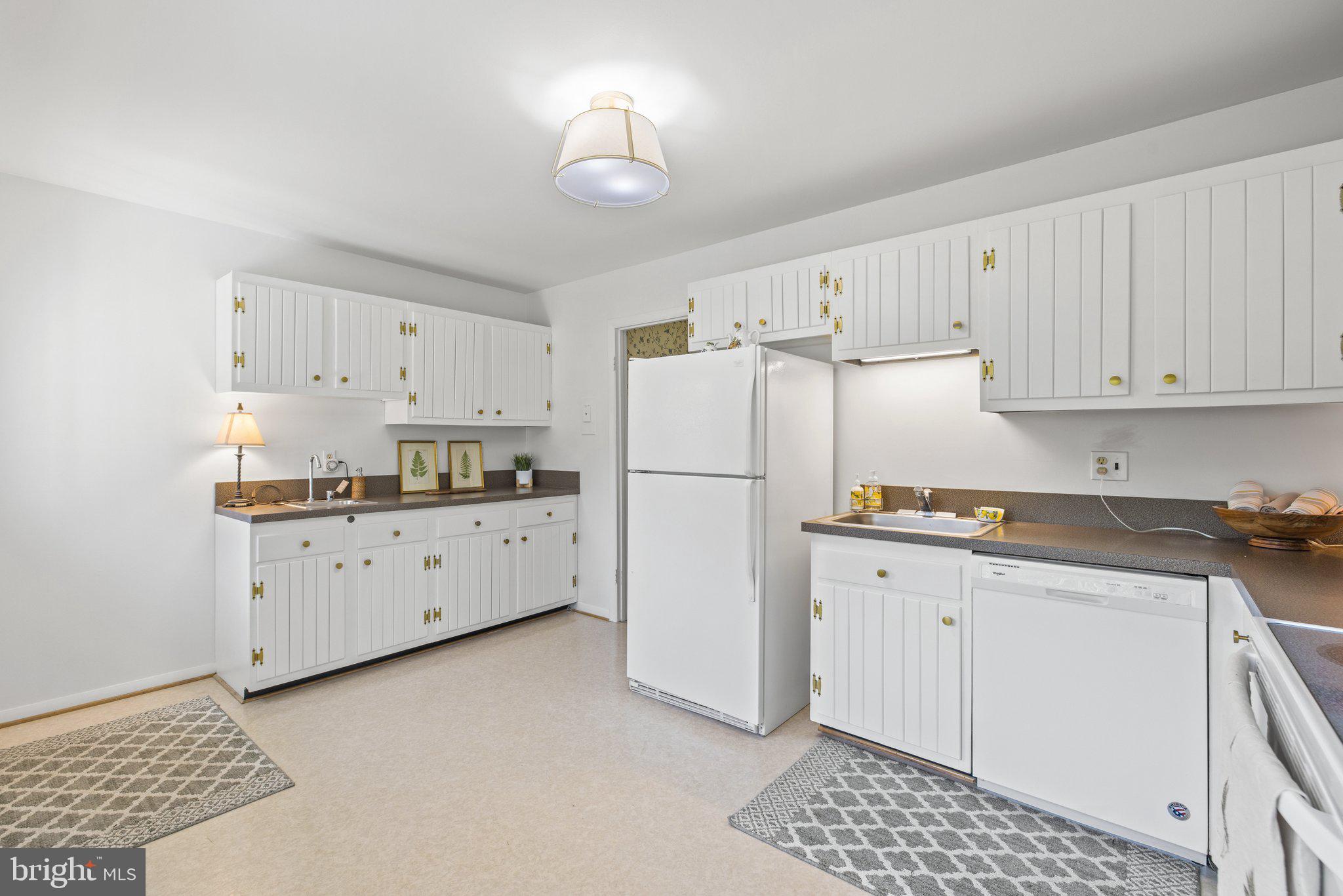 5396 Dumfries Road Warrenton, VA 20187 - Photo 13 of 39 Kithcen has seperate prep sink