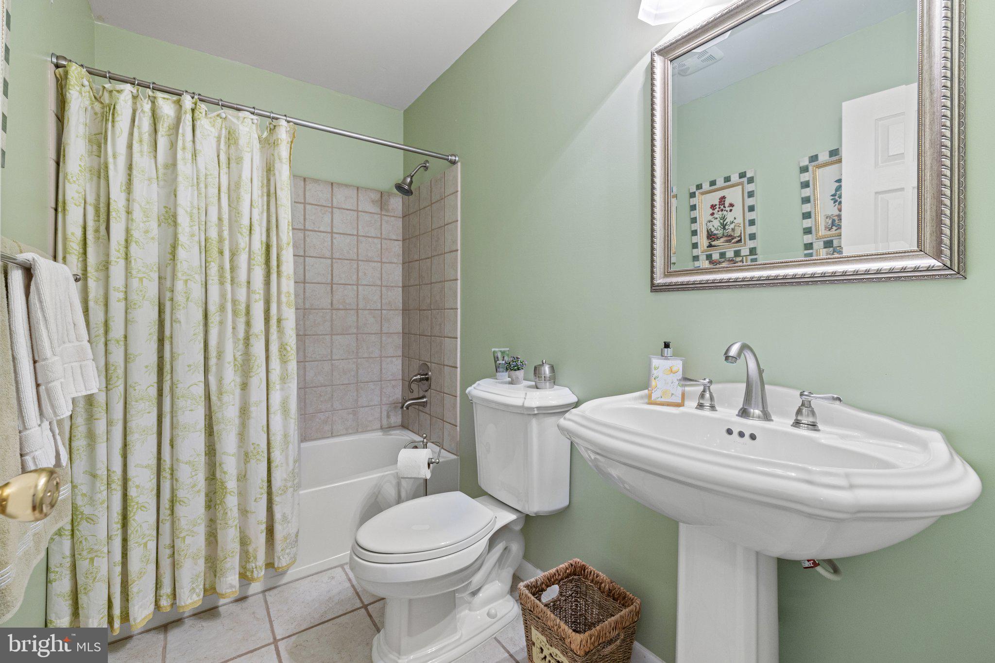 5396 Dumfries Road Warrenton, VA 20187 - Photo 16 of 39 Bathrooms updated in 2004