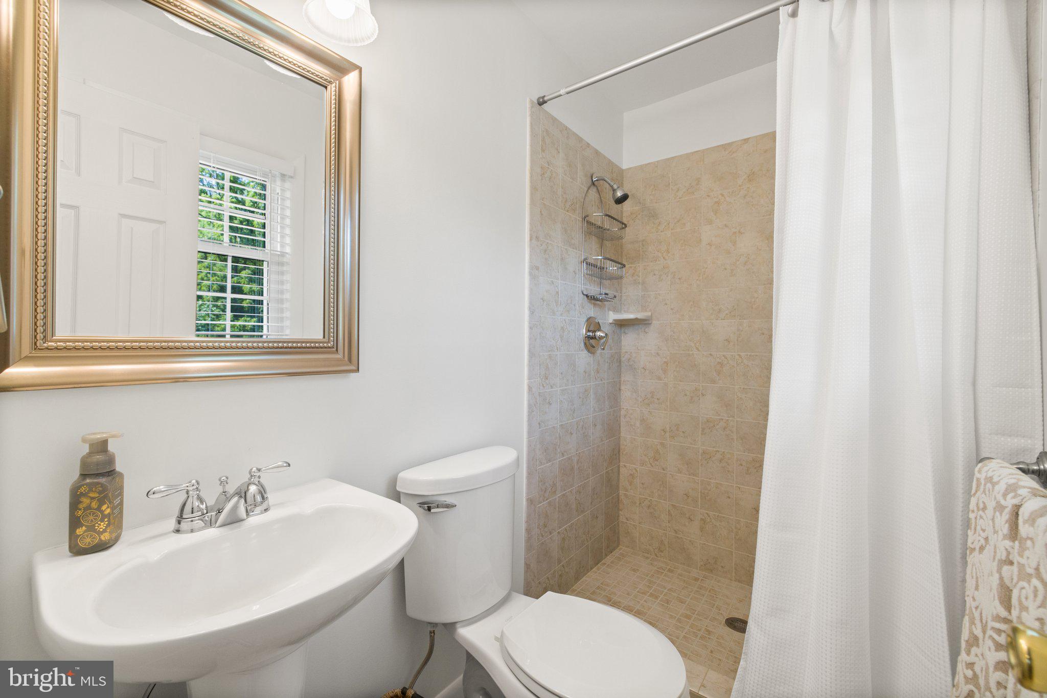 5396 Dumfries Road Warrenton, VA 20187 - Photo 18 of 39