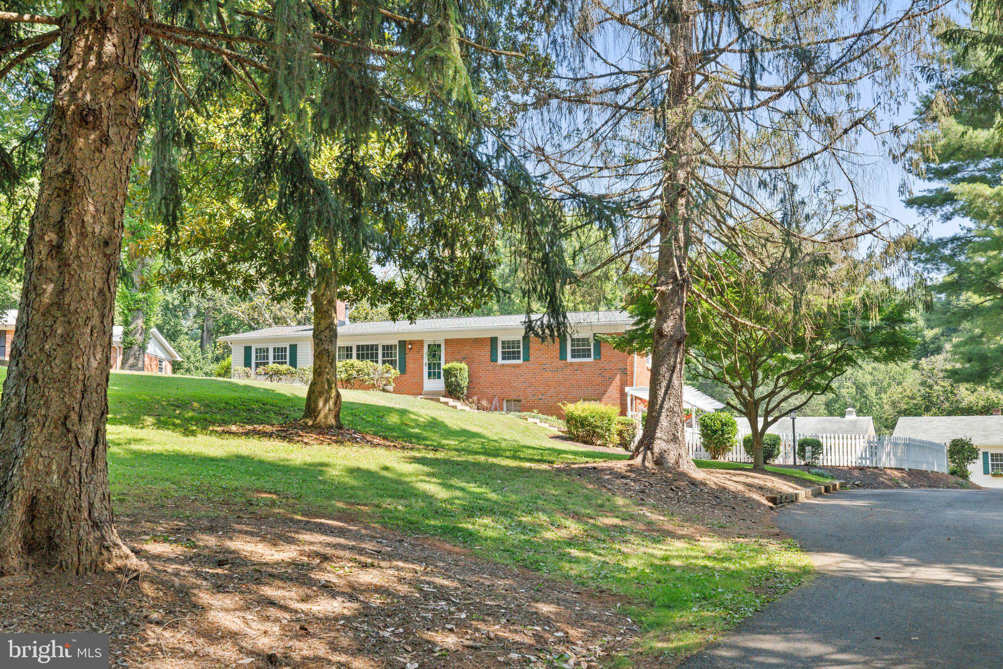 5396 Dumfries Road Warrenton, VA 20187 - Photo 3 of 39 paved long driveway with tons of parking