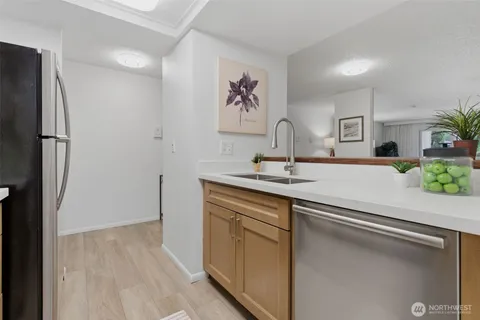 $315,000 | 14555 Northeast 32nd Street, Unit F101, Bellevue, WA 98007