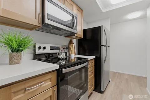 $315,000 | 14555 Northeast 32nd Street, Unit F101, Bellevue, WA 98007