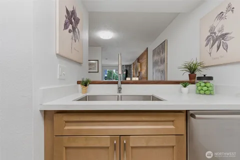 $315,000 | 14555 Northeast 32nd Street, Unit F101, Bellevue, WA 98007