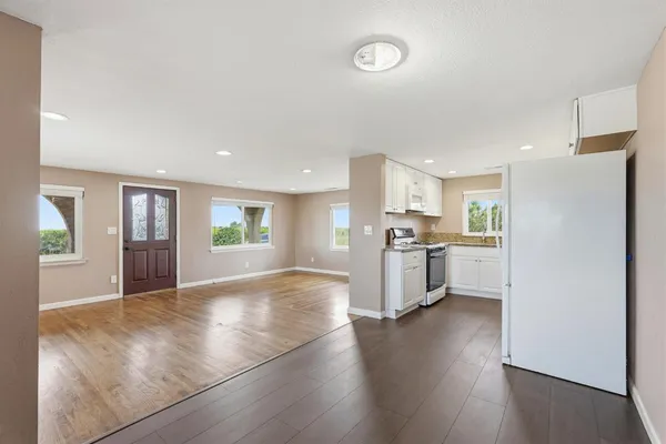 $799,999 | 20042 North Ray Road, Lodi, CA 95242