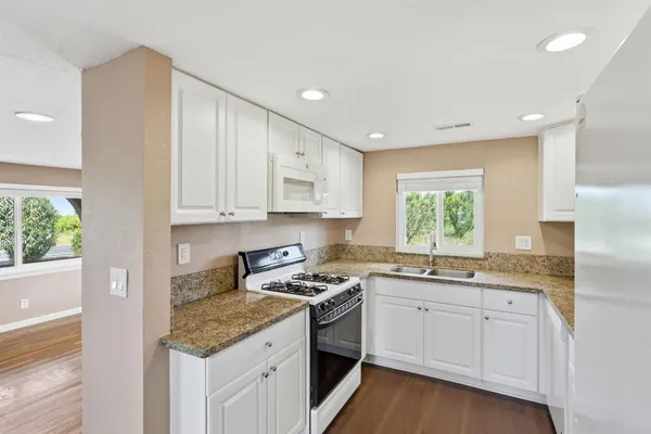 $799,999 | 20042 North Ray Road, Lodi, CA 95242