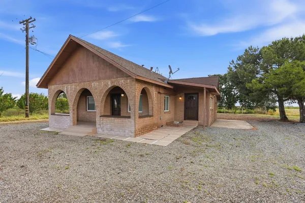 $799,999 | 20042 North Ray Road, Lodi, CA 95242